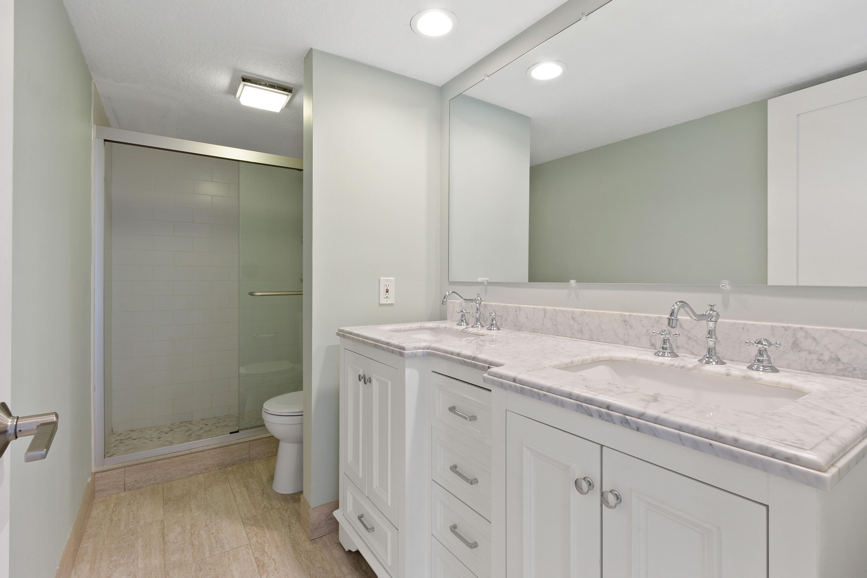 825 Center Street, Unit 3D Jupiter, FL 33458 - Photo 16 of 28 2nd BR en-suite