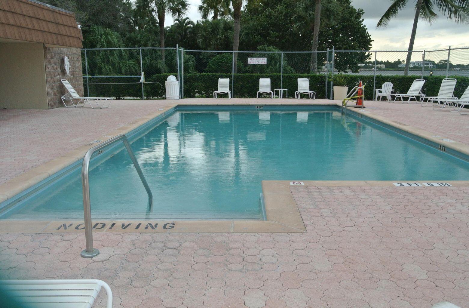 825 Center Street, Unit 3D Jupiter, FL 33458 - Photo 25 of 28 Community Pool