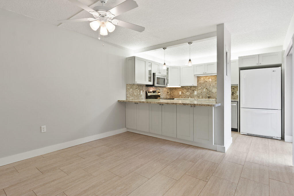 825 Center Street, Unit 3D Jupiter, FL 33458 - Photo 4 of 28 009-825CenterSt3D-Jupiter-FL-small