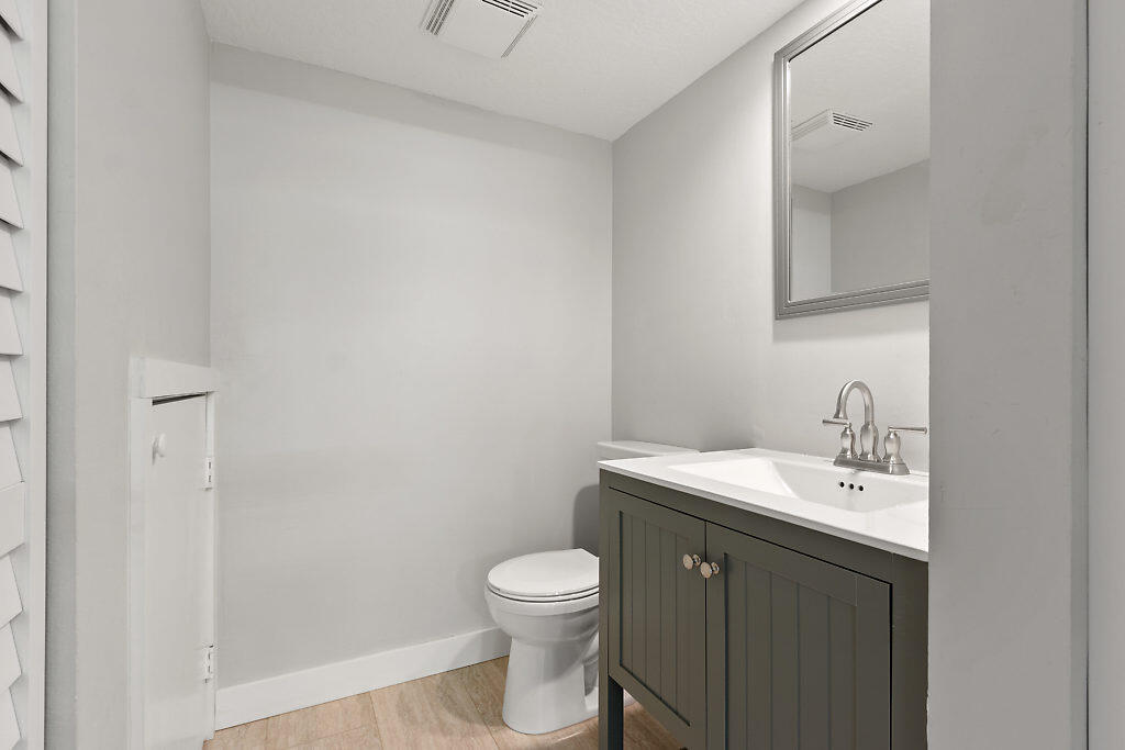 825 Center Street, Unit 3D Jupiter, FL 33458 - Photo 8 of 28 016-825CenterSt3D-Jupiter-FL-small