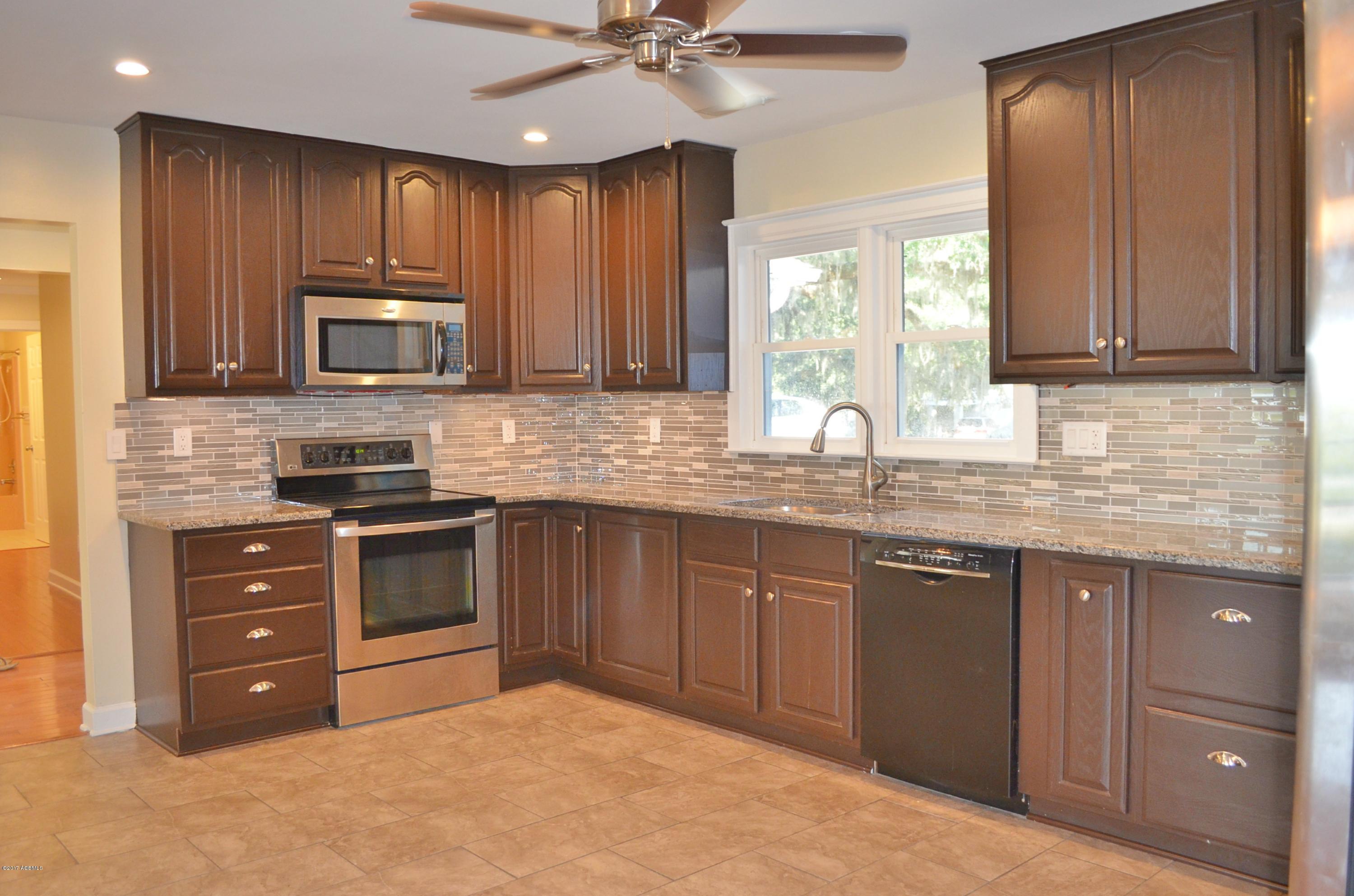 4046 Shell Point Road Beaufort, SC 29906 - Photo 6 of 21 6