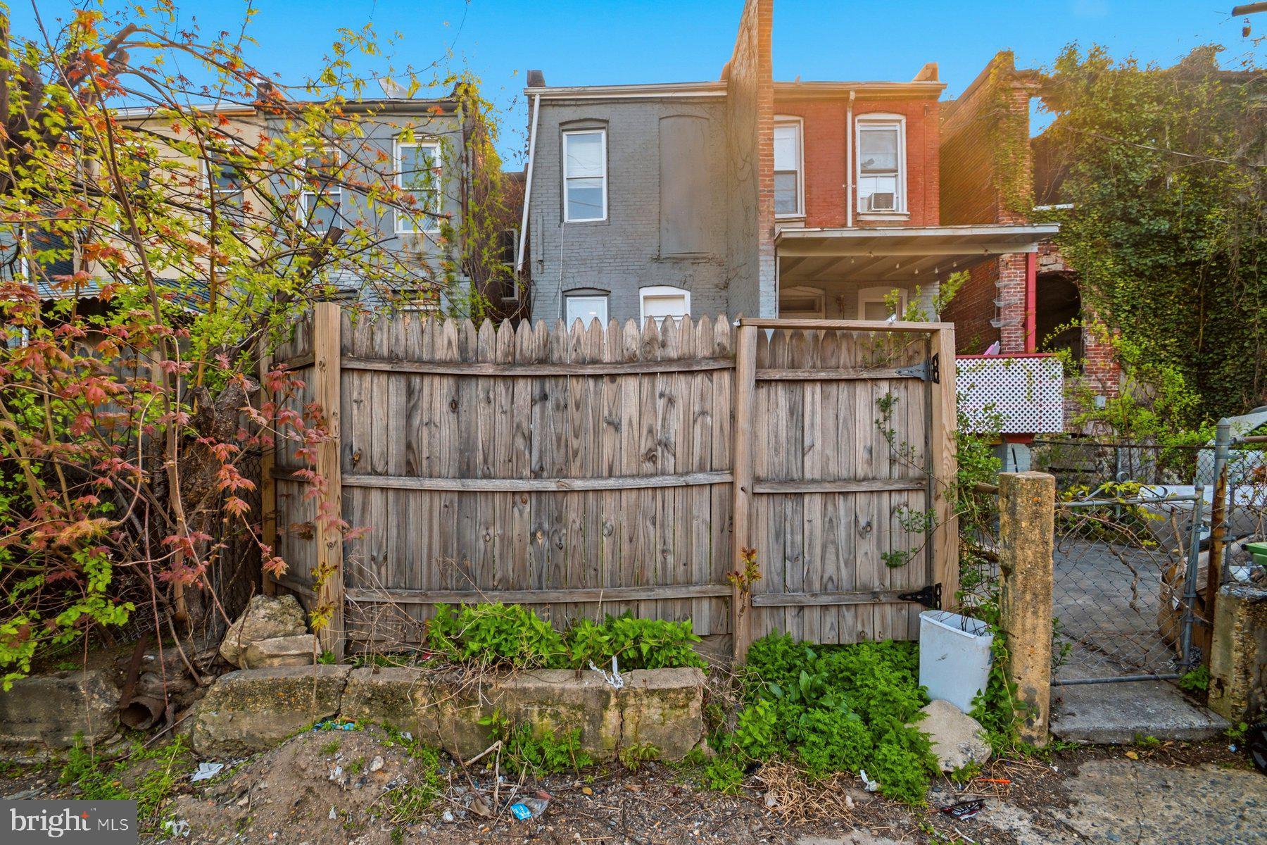 322 South Pulaski Street Baltimore, MD 21223 - Photo 3 of 28 a view of a dinning table and chairs in patio