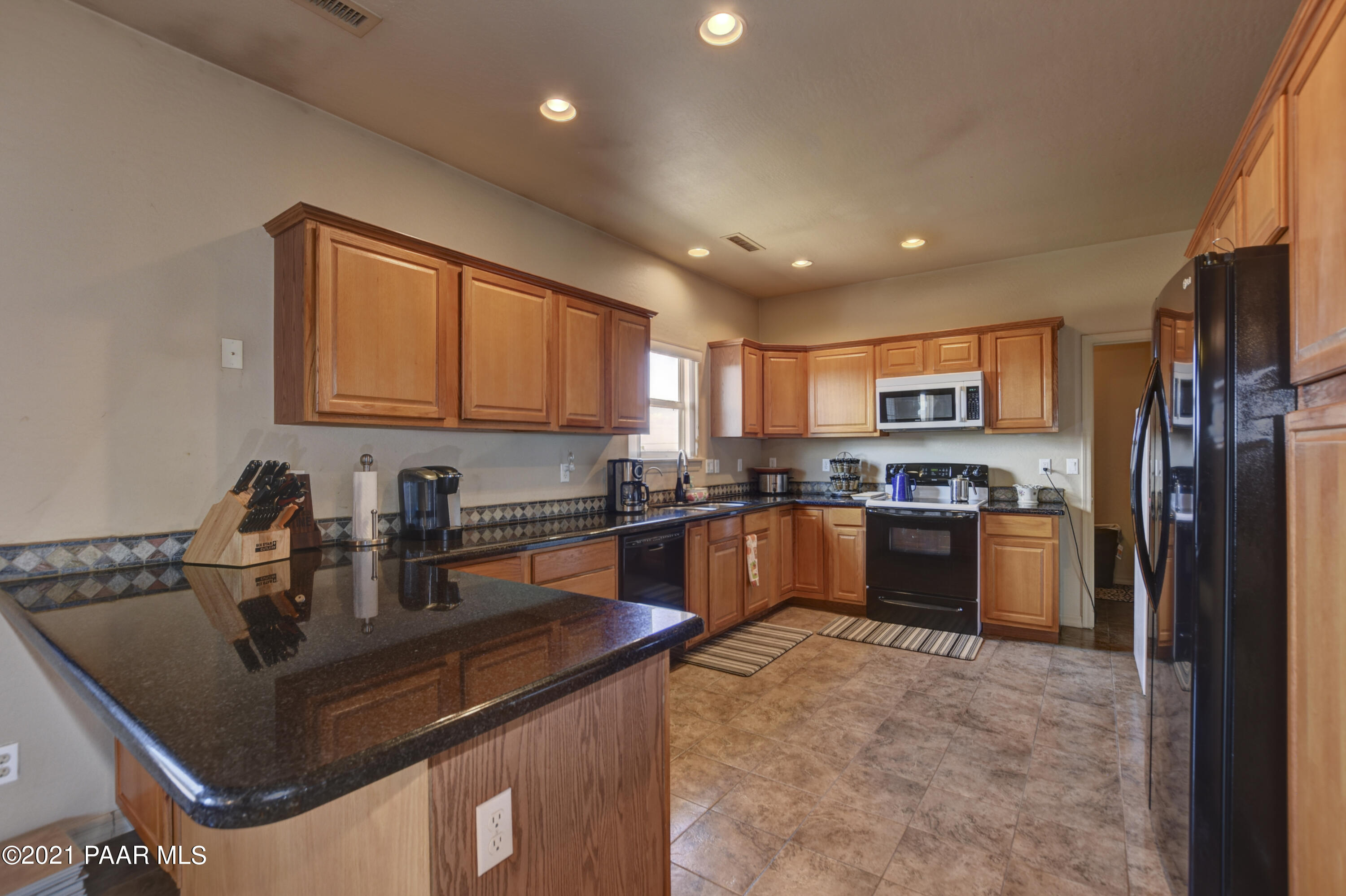 22320 North Malapai Ridge Road Paulden, AZ 86334 - Photo 10 of 39 Granite counter tops