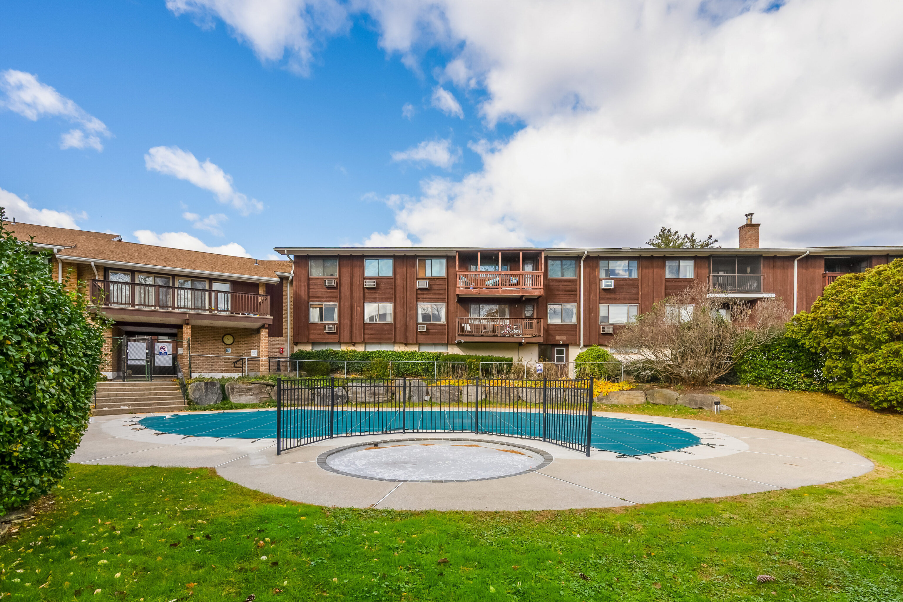 154 Cold Spring Road, Unit 71 Stamford, CT 06905 - Photo 15 of 19 a view of a house with a swimming pool