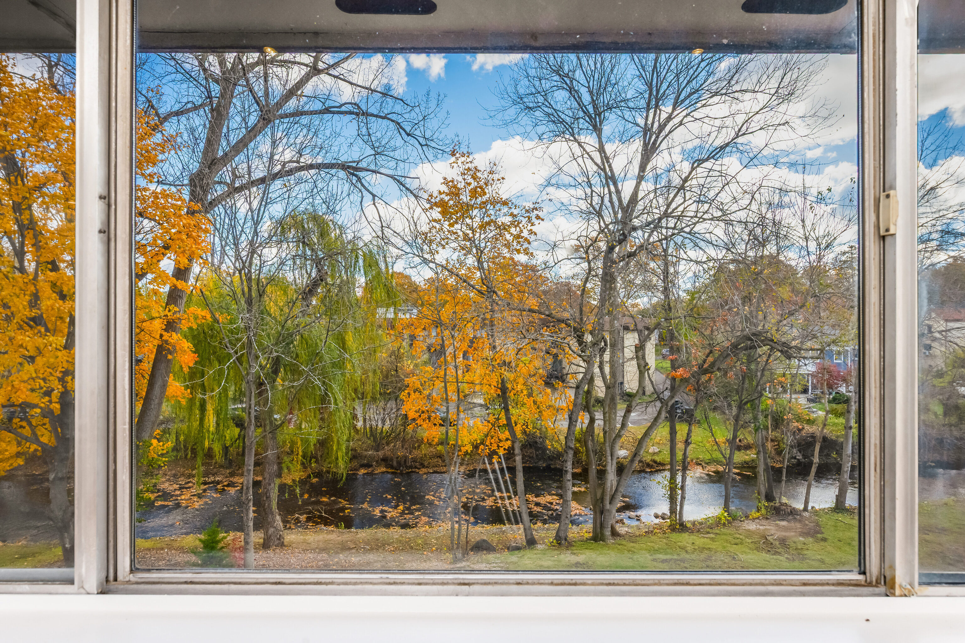 154 Cold Spring Road, Unit 71 Stamford, CT 06905 - Photo 4 of 19 a view of a swimming pool with a fountain