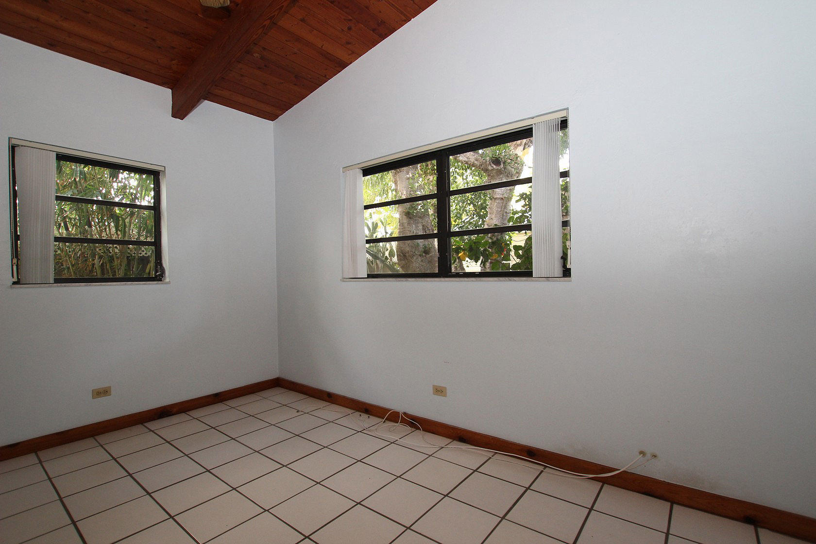 224 2nd Road Key Largo, FL 33037 - Photo 11 of 33 BEDROOM 5