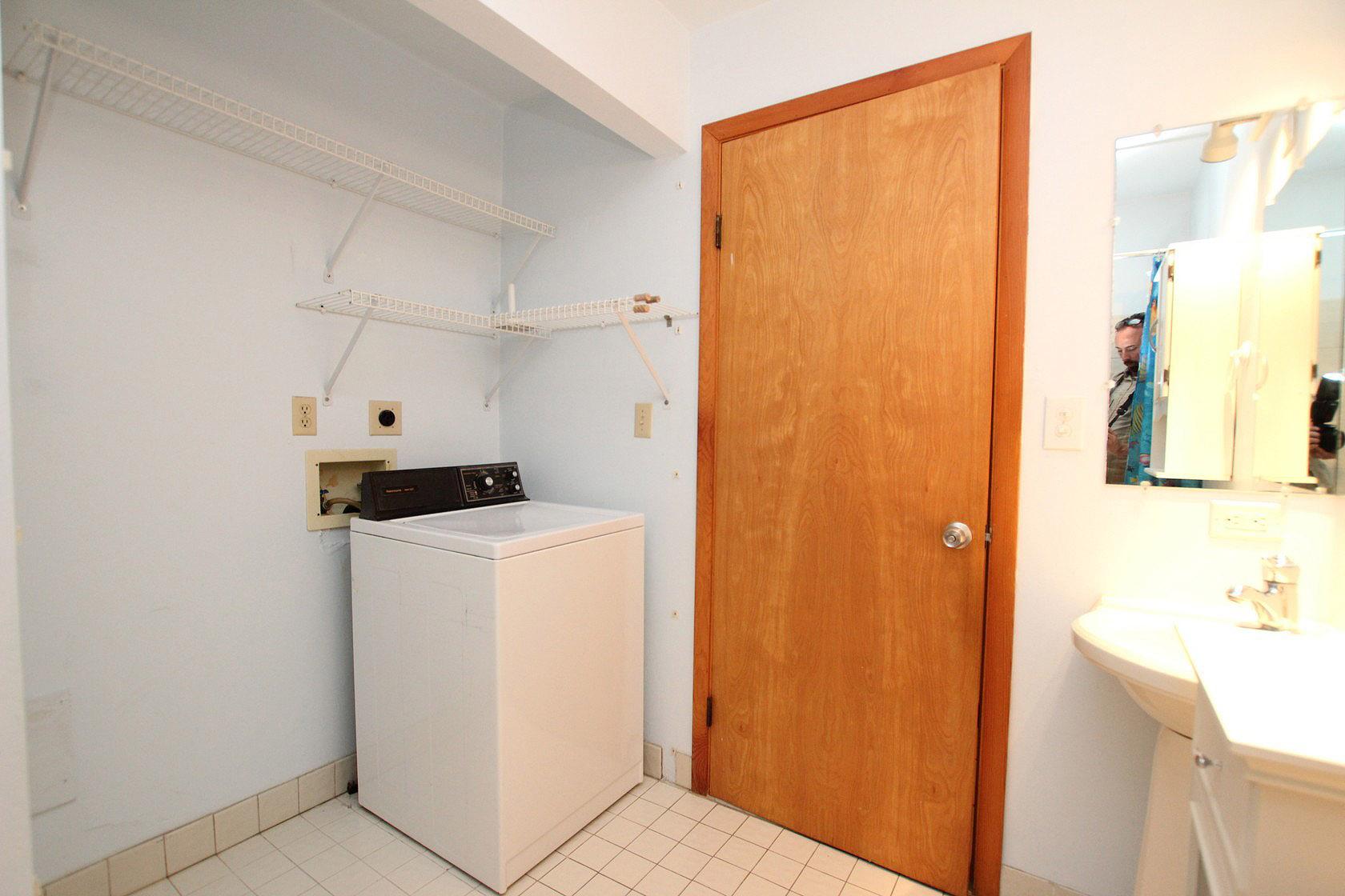 224 2nd Road Key Largo, FL 33037 - Photo 20 of 33 LAUNDRY ROOM 1