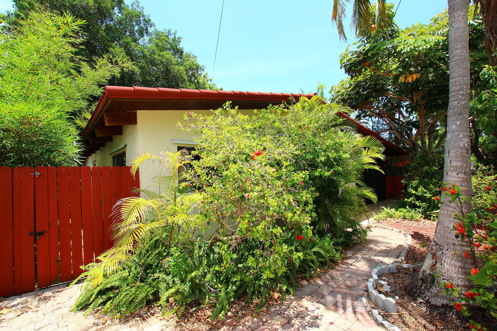 224 2nd Road Key Largo, FL 33037 - Photo 23 of 33 SIDE VIEW 1