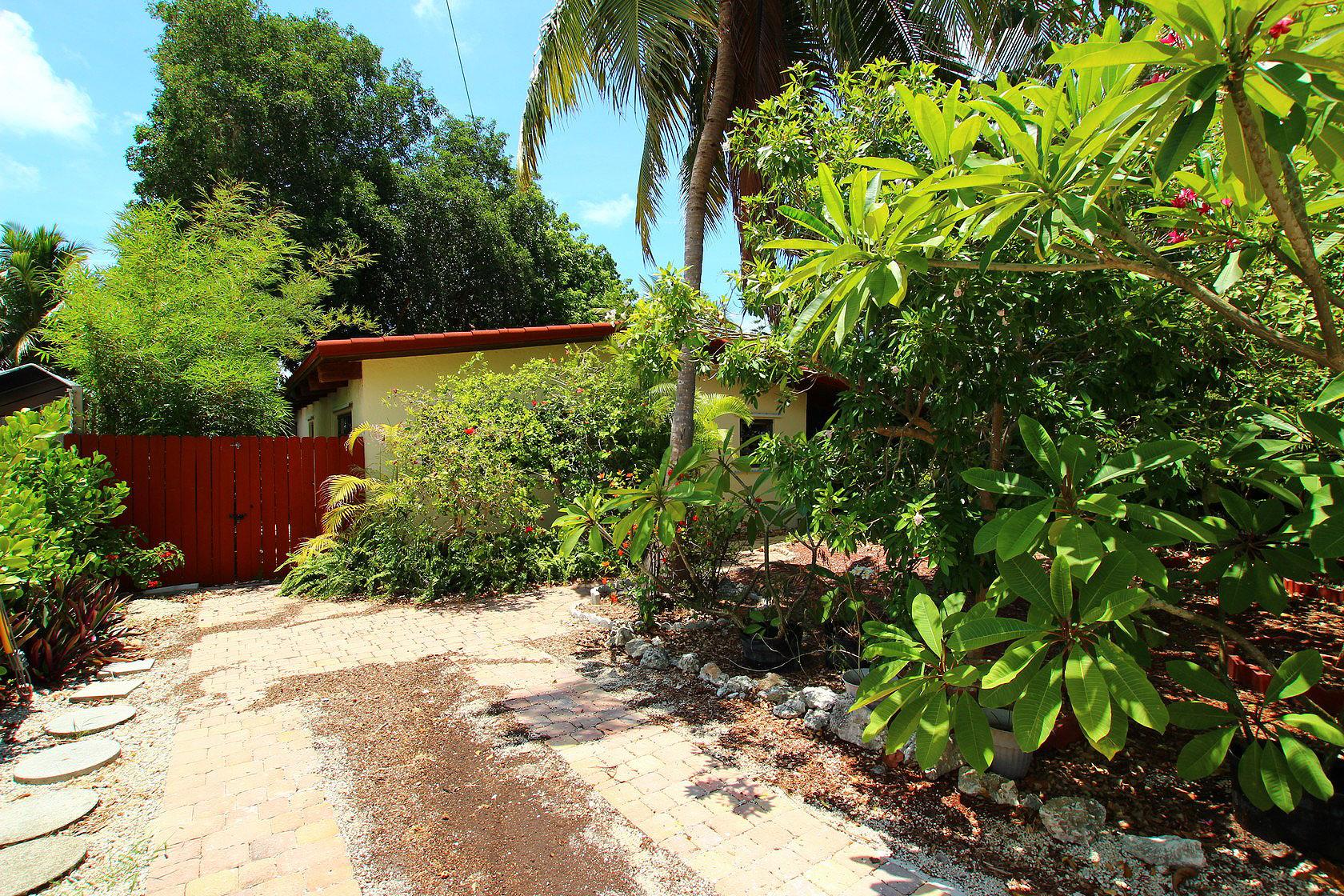 224 2nd Road Key Largo, FL 33037 - Photo 24 of 33 SIDE VIEW 2