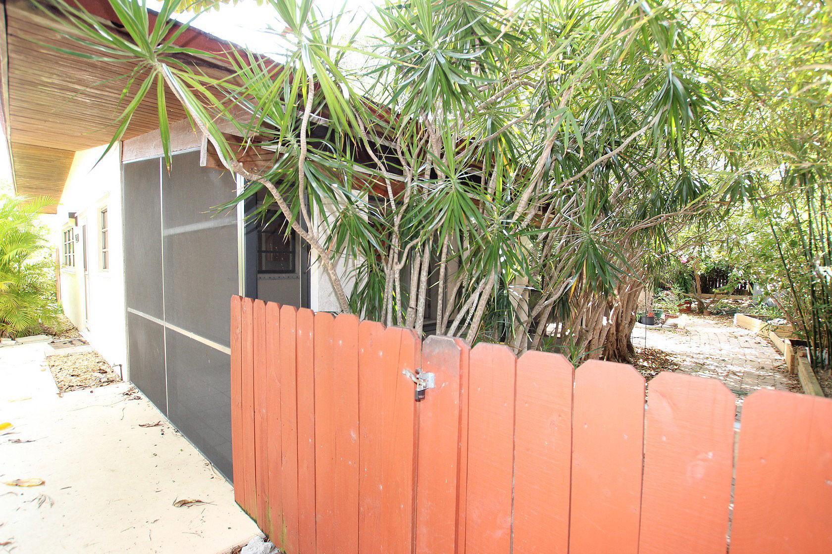 224 2nd Road Key Largo, FL 33037 - Photo 25 of 33 SIDE VIEW 3