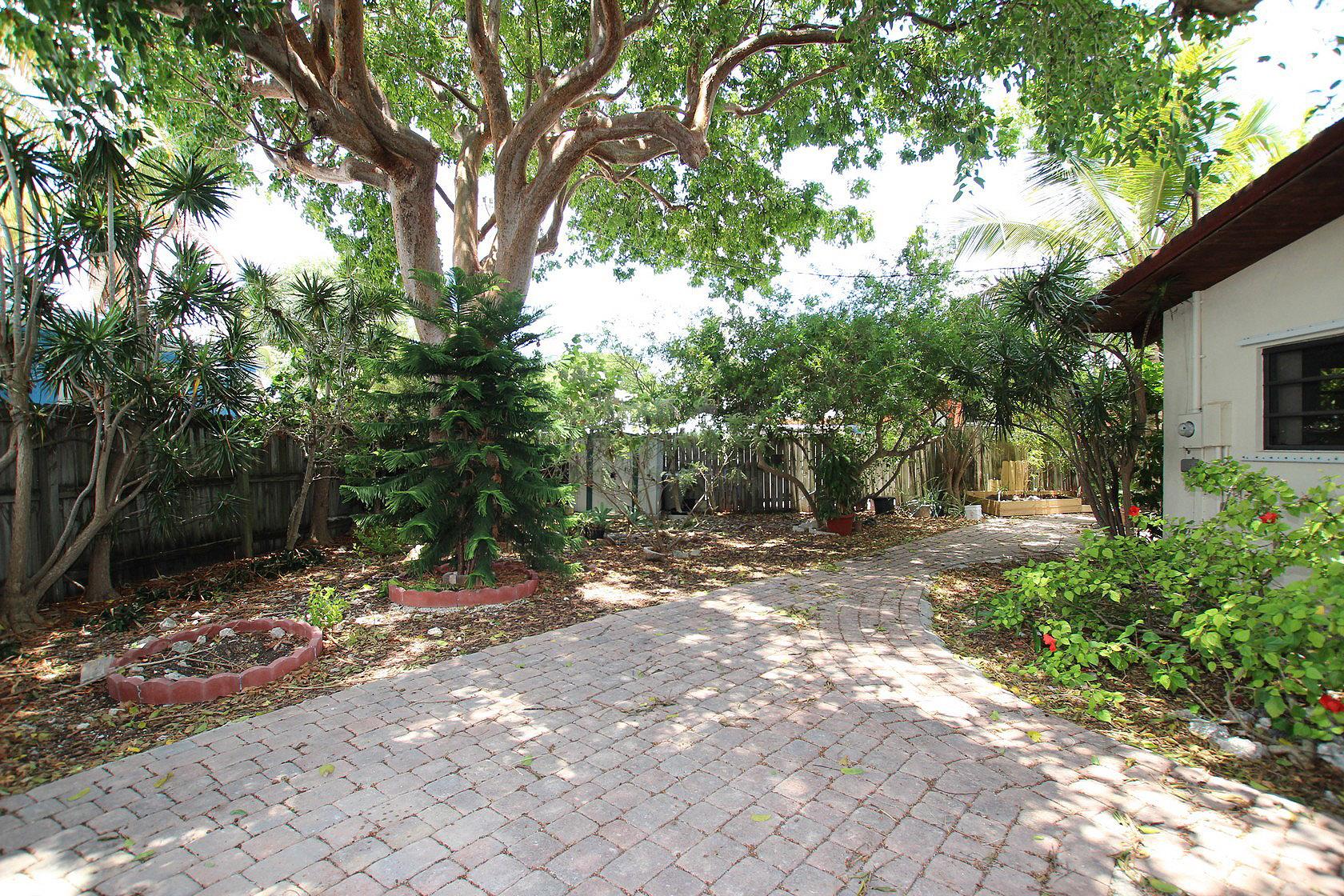 224 2nd Road Key Largo, FL 33037 - Photo 29 of 33 YARD 4