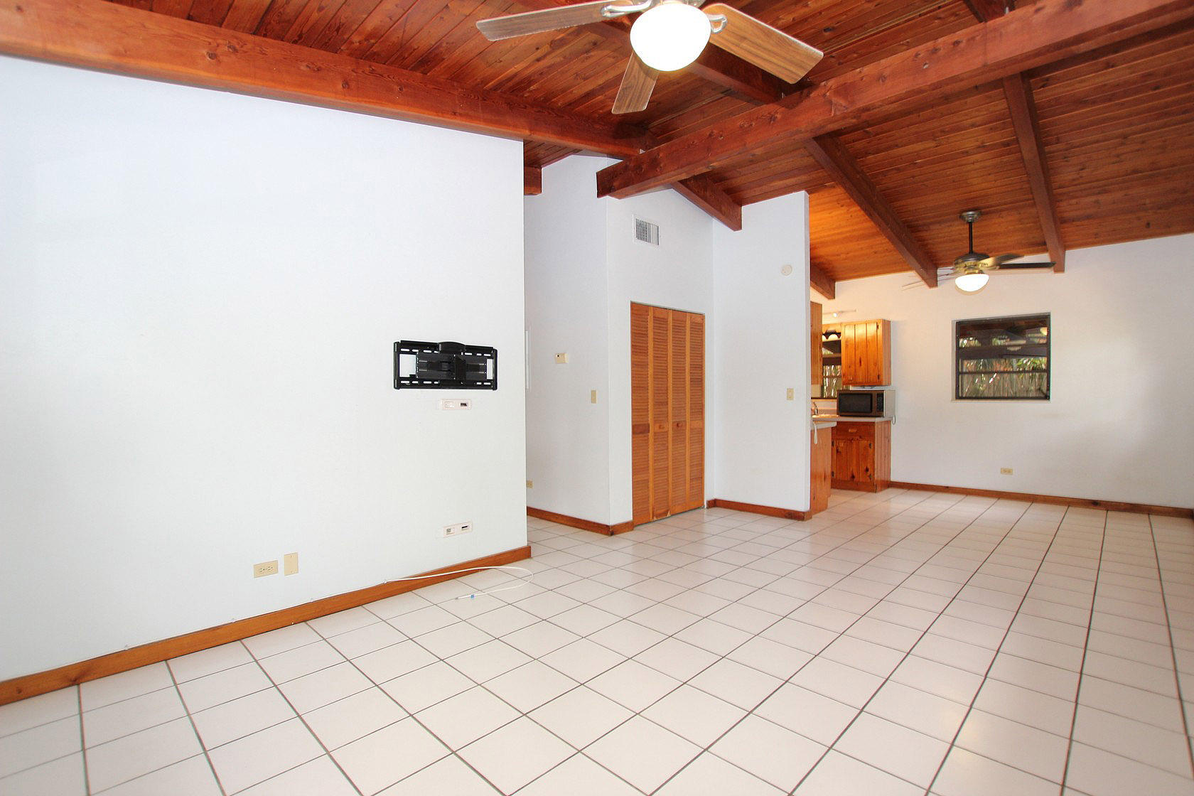 224 2nd Road Key Largo, FL 33037 - Photo 4 of 33 LIVING AREA 2