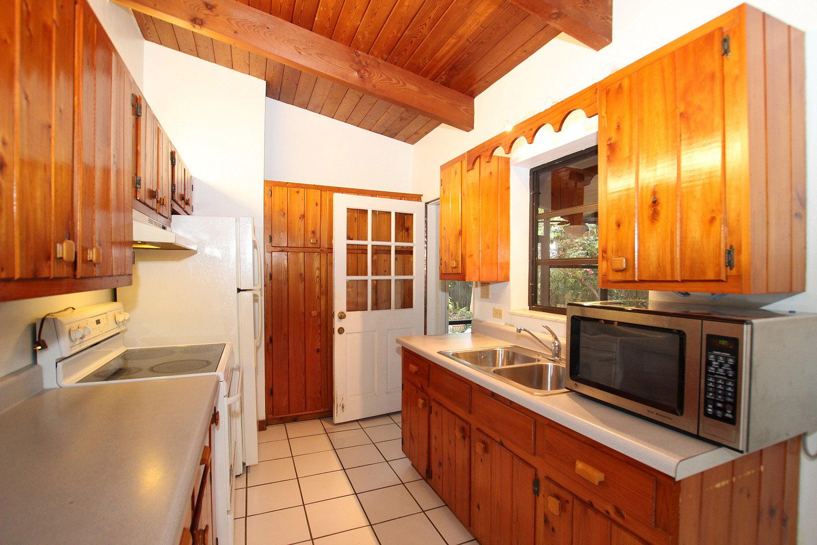 224 2nd Road Key Largo, FL 33037 - Photo 5 of 33 KITCHEN 2