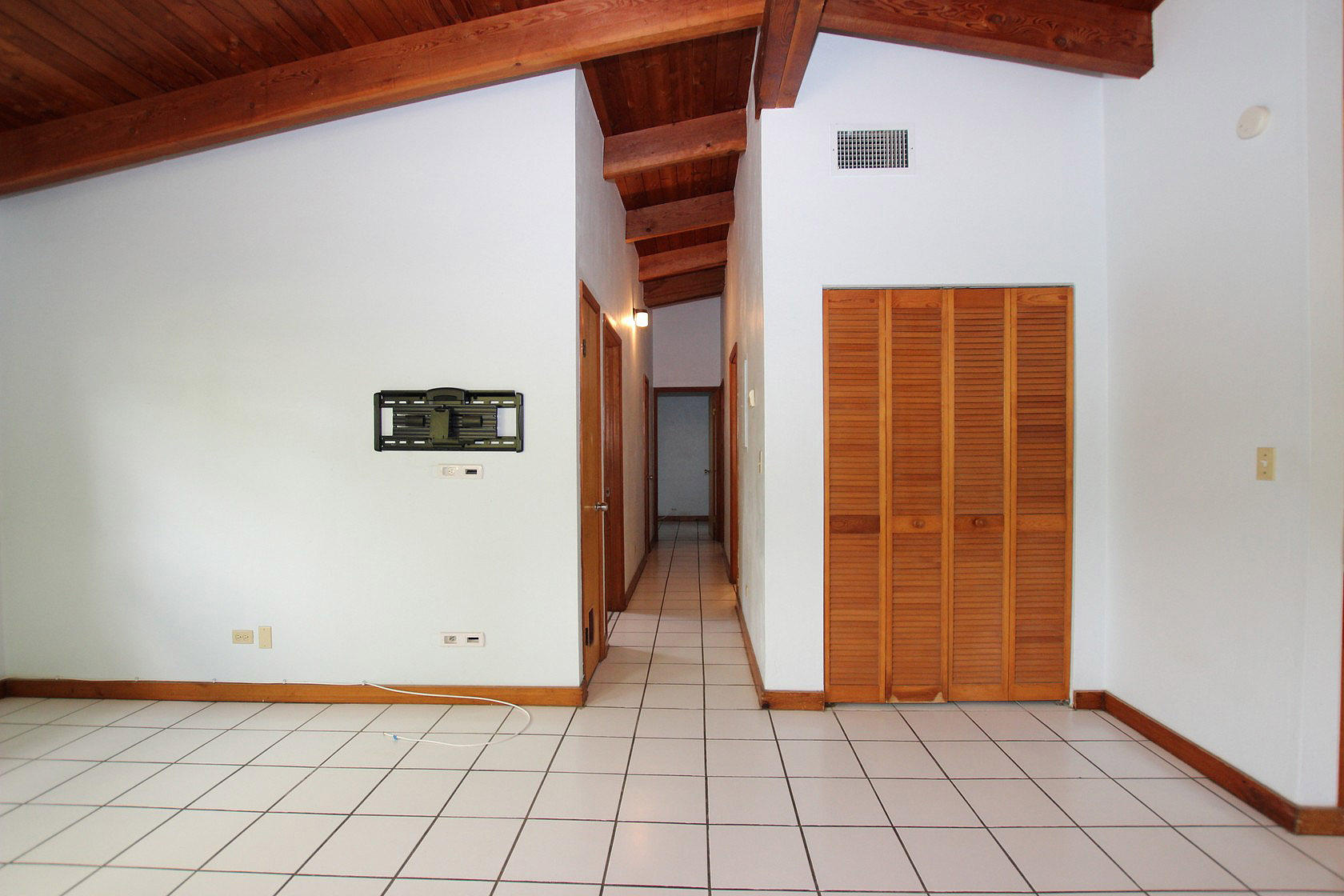 224 2nd Road Key Largo, FL 33037 - Photo 8 of 33 LIVING AREA 3