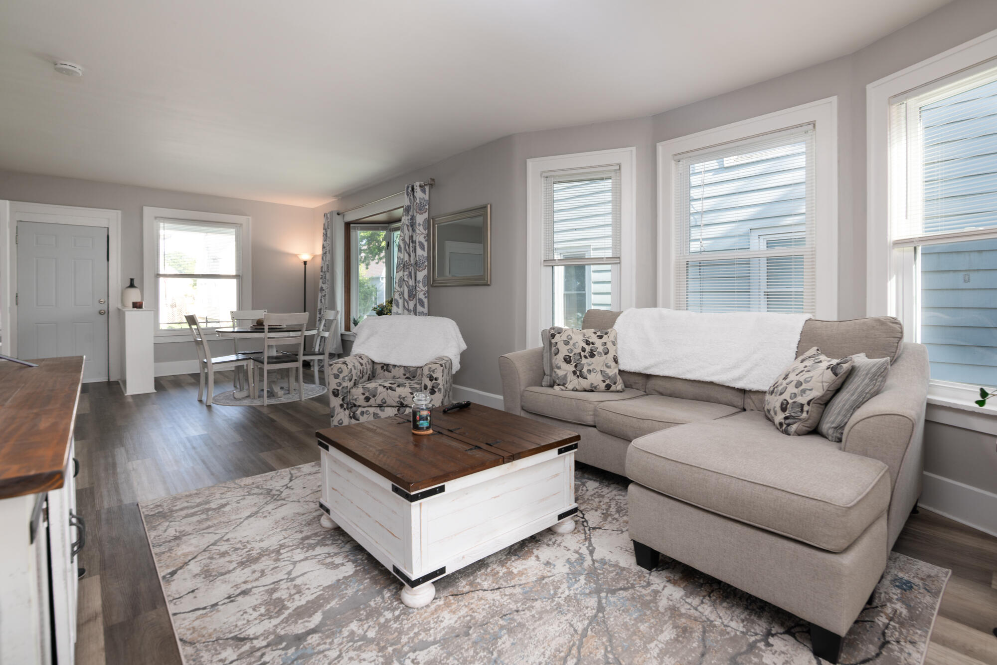 1110 Hayes Avenue Racine, WI 53405 - Photo 14 of 37 Livingroom1.3