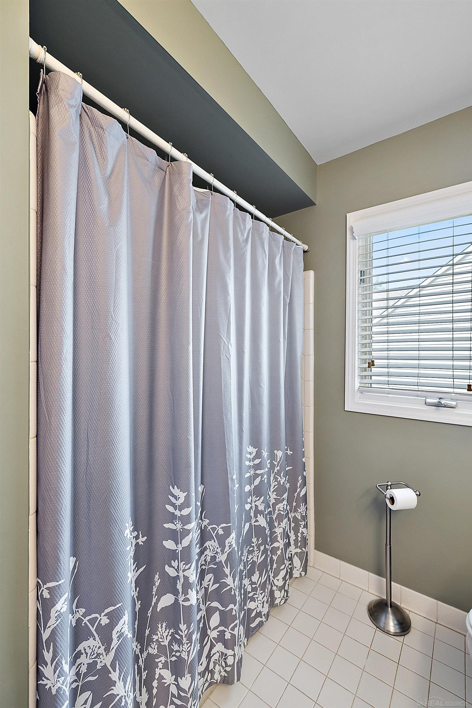 1039 Bloomview Circle Rochester, MI 48307 - Photo 64 of 80 50122641-63.JPG