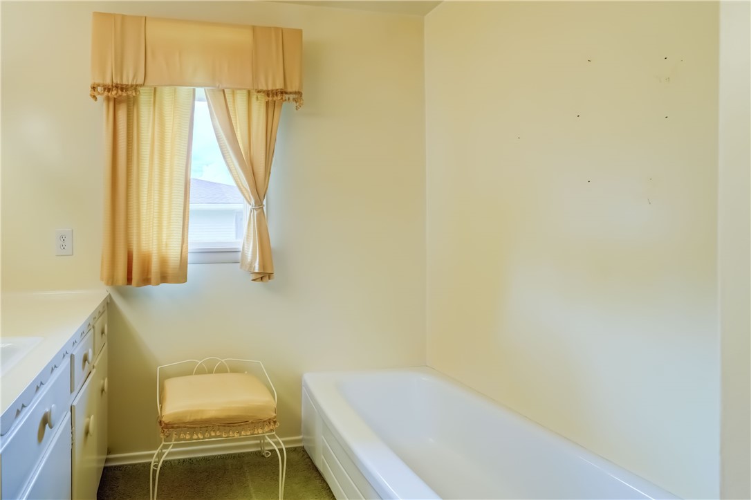 41 Leicestershire Road Irondequoit, NY 14621 - Photo 14 of 47