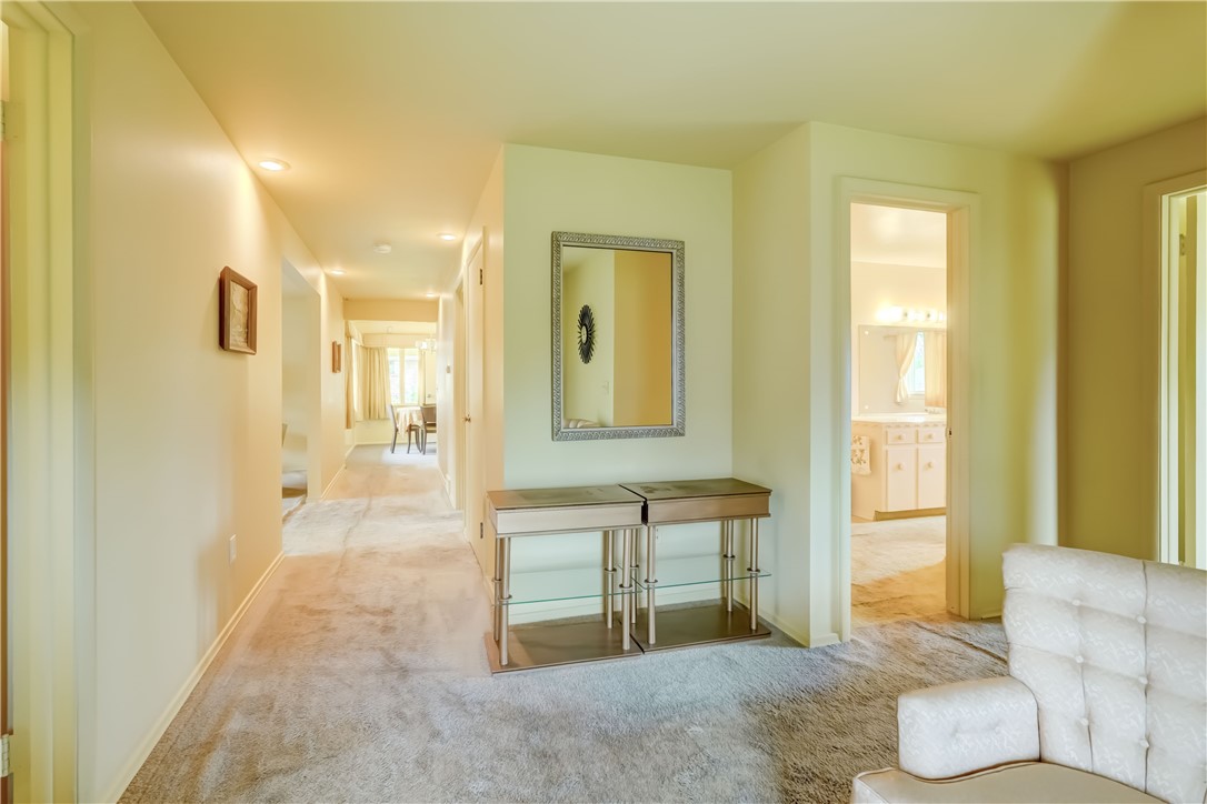 41 Leicestershire Road Irondequoit, NY 14621 - Photo 16 of 47