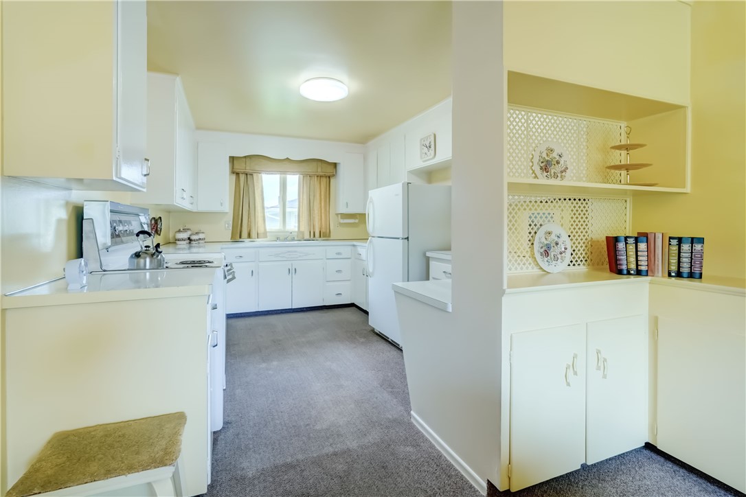 41 Leicestershire Road Irondequoit, NY 14621 - Photo 26 of 47