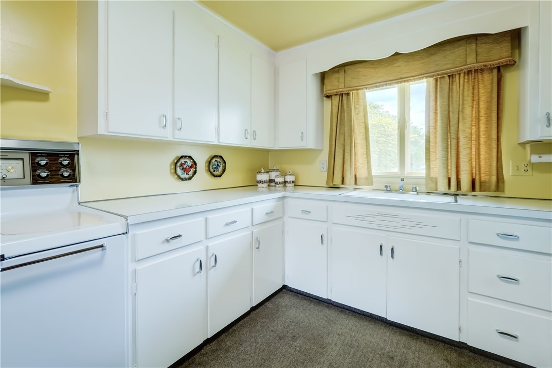 41 Leicestershire Road Irondequoit, NY 14621 - Photo 28 of 47