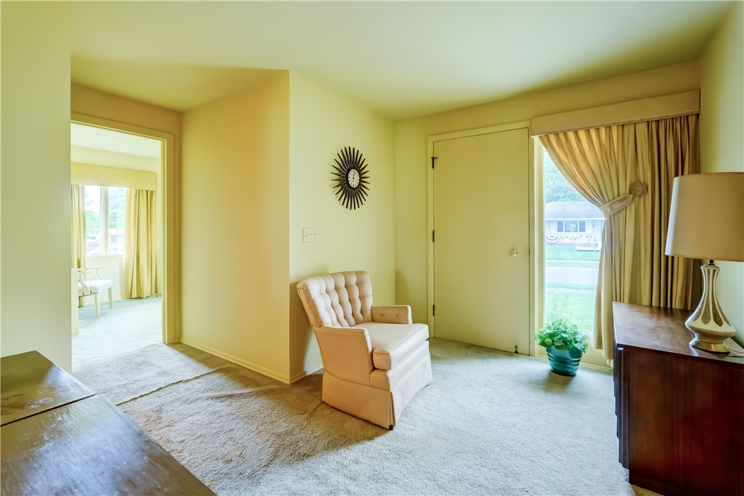 41 Leicestershire Road Irondequoit, NY 14621 - Photo 5 of 47