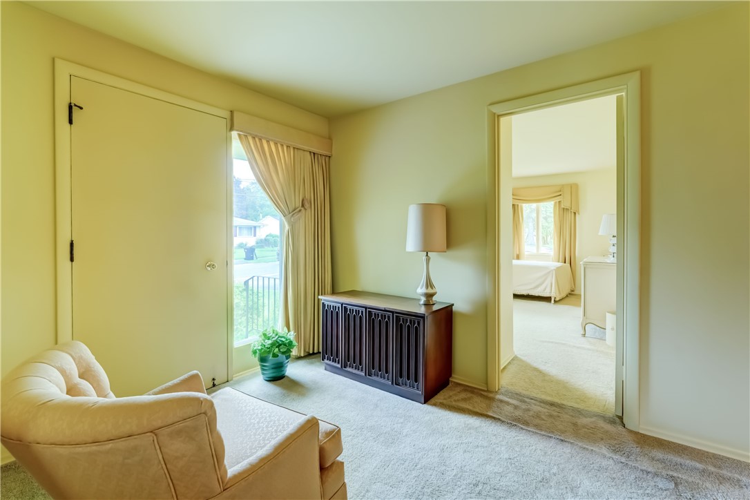 41 Leicestershire Road Irondequoit, NY 14621 - Photo 6 of 47