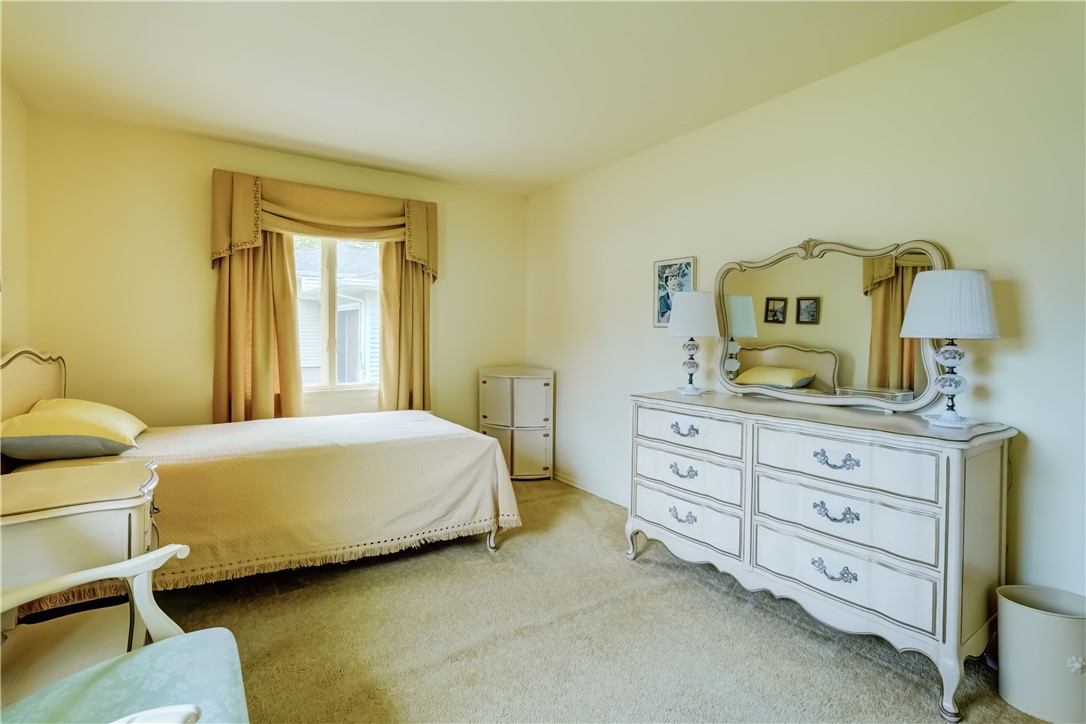 41 Leicestershire Road Irondequoit, NY 14621 - Photo 9 of 47