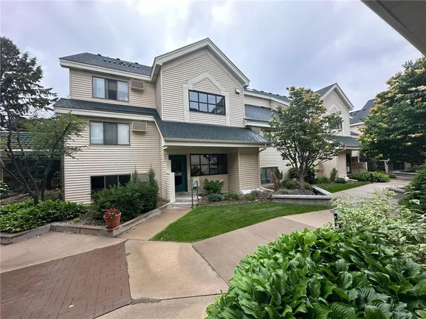 $220,000 | 7631 Edinborough Way, Unit 5319, Edina, MN 55435