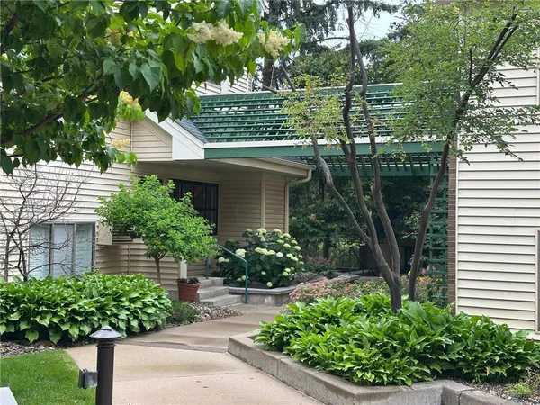 $220,000 | 7631 Edinborough Way, Unit 5319, Edina, MN 55435