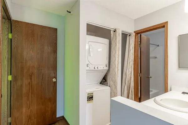 $220,000 | 7631 Edinborough Way, Unit 5319, Edina, MN 55435