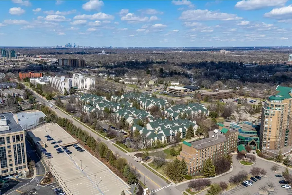 $220,000 | 7631 Edinborough Way, Unit 5319, Edina, MN 55435
