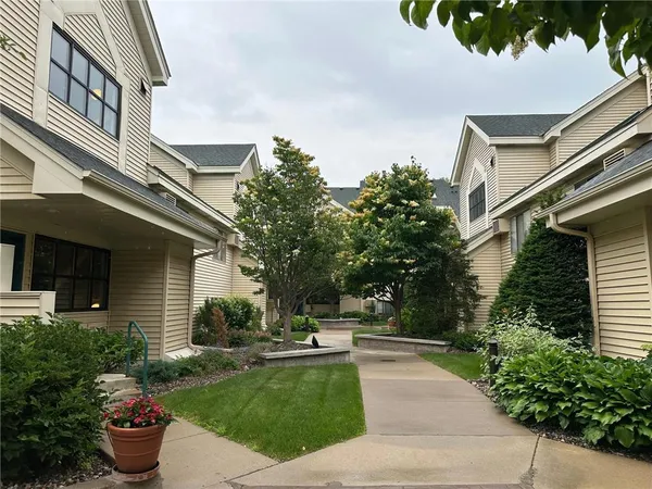 $220,000 | 7631 Edinborough Way, Unit 5319, Edina, MN 55435