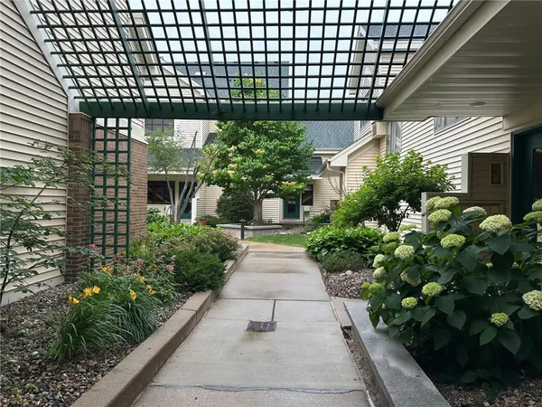 $220,000 | 7631 Edinborough Way, Unit 5319, Edina, MN 55435