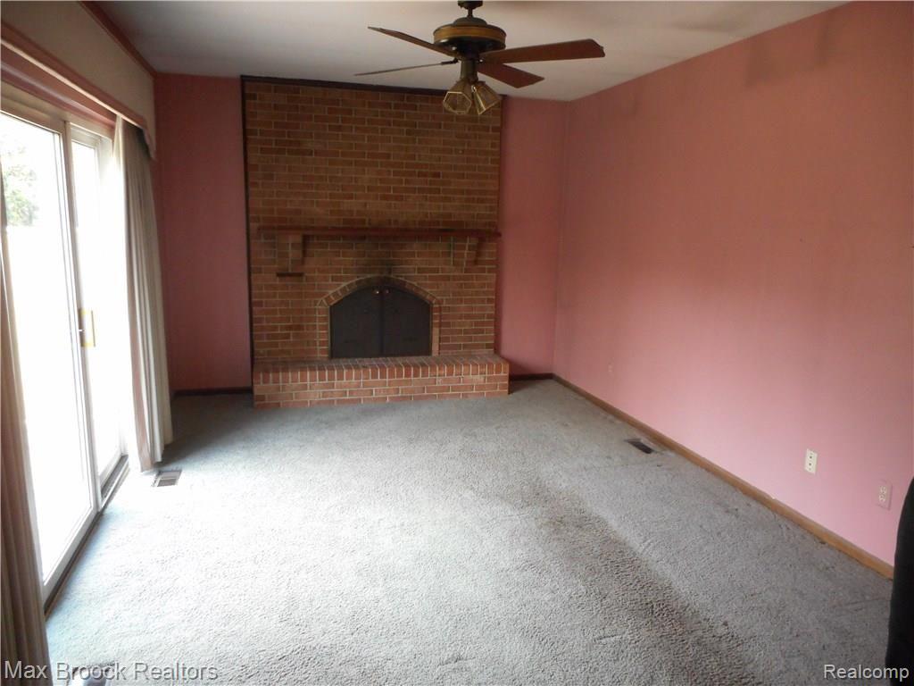 14835 Riverside Drive Livonia, MI 48154 - Photo 4 of 11 Family Room with Natural Fireplace