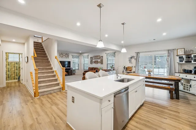 a view of a kitchen and kitchen island