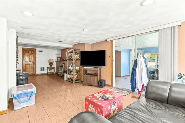 $799,000 | 1 Ludlow Avenue, Wakefield, MA 01880