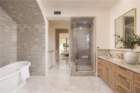 $7,550,000 | 8 Gleneagles Drive, Newport Beach, CA 92660