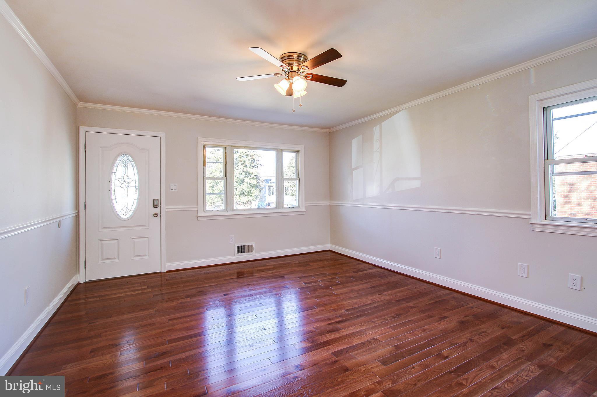 7563 Alleghany Road Manassas, VA 20111 - Photo 8 of 30 Living Room