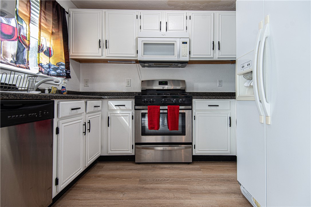 1 Willow Glen Circle, Unit 85 Warwick, RI 02889 - Photo 12 of 39