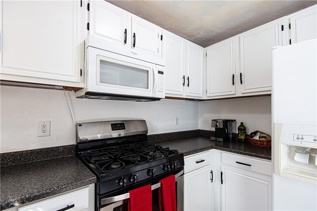 1 Willow Glen Circle, Unit 85 Warwick, RI 02889 - Photo 14 of 39