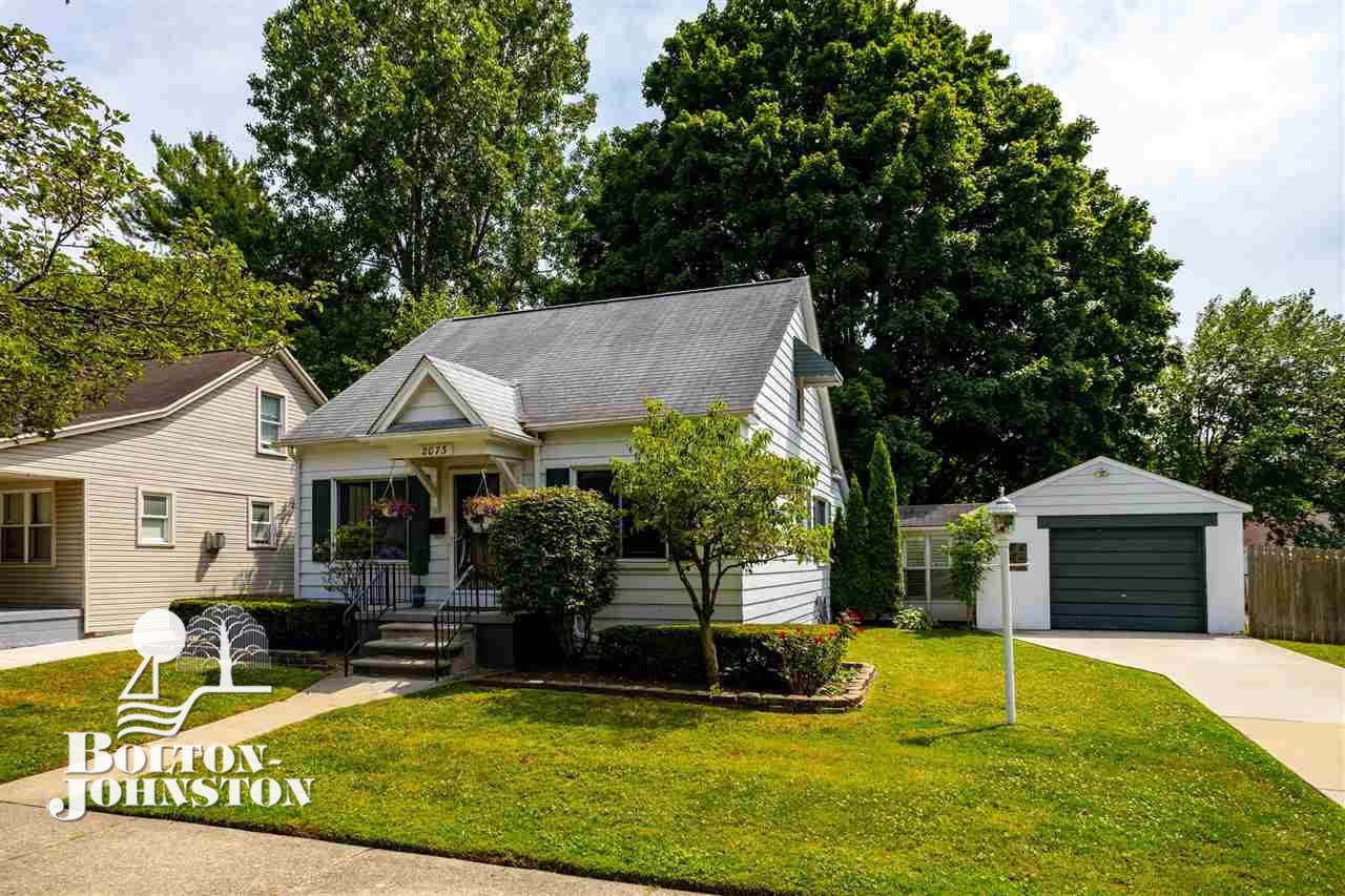 2073 Ridgemont Road Grosse Pointe, MI 48236 - Photo 2 of 21 Front Exterior