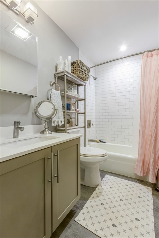 178 North Street, Unit 4 Boston, MA 02113 - Photo 5 of 8 a bathroom with a toilet a sink and a bathtub