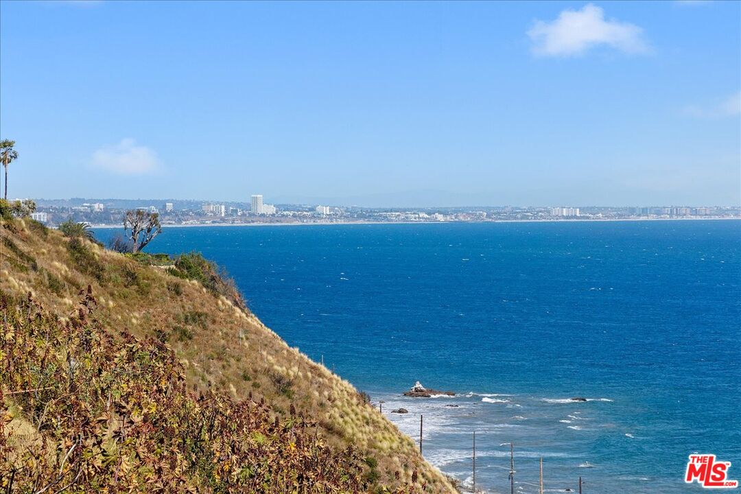 20542 Seaboard Road Malibu, CA 90265 - Photo 13 of 16