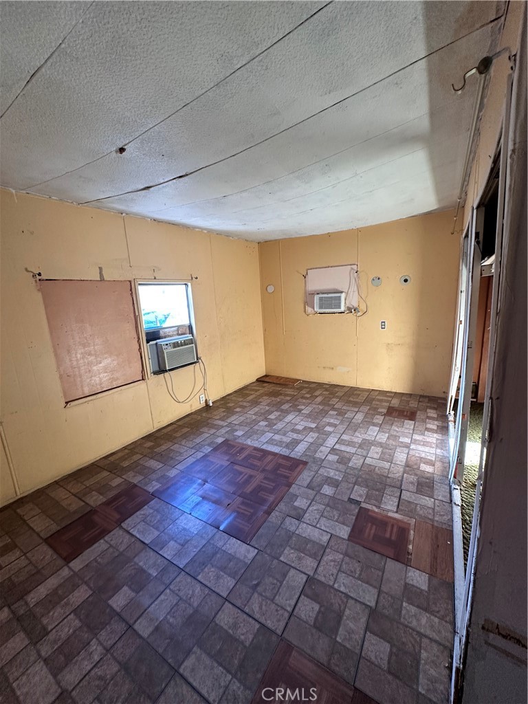 258 West 7th Street, Unit 51 San Jacinto, CA 92583 - Photo 12 of 14 a view of an empty room