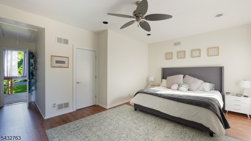 17 Nottingham Way Warren, NJ 07059 - Photo 31 of 48