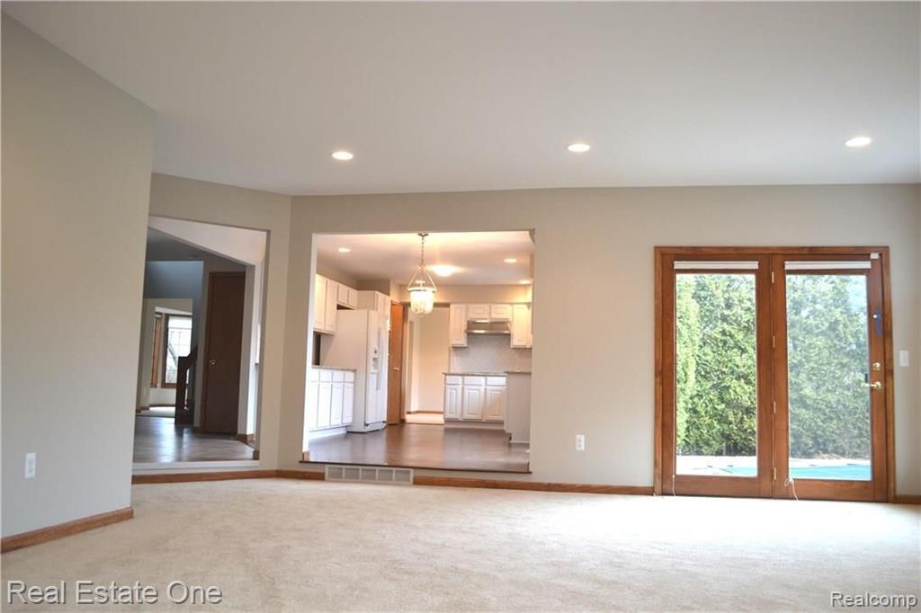 30992 Country Ridge Circle Farmington Hills, MI 48331 - Photo 19 of 40
