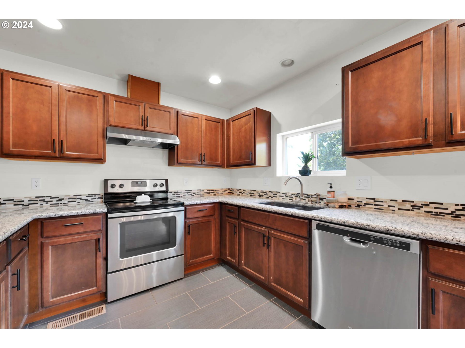 241 Irving Road Eugene, OR 97404 - Photo 11 of 36 Gallery Image 11