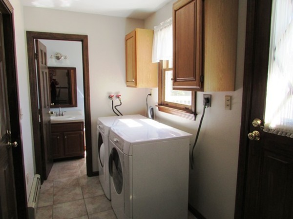 9 Sycamore Drive Rutland, MA 01543 - Photo 9 of 20 a utility room with dryer and washer