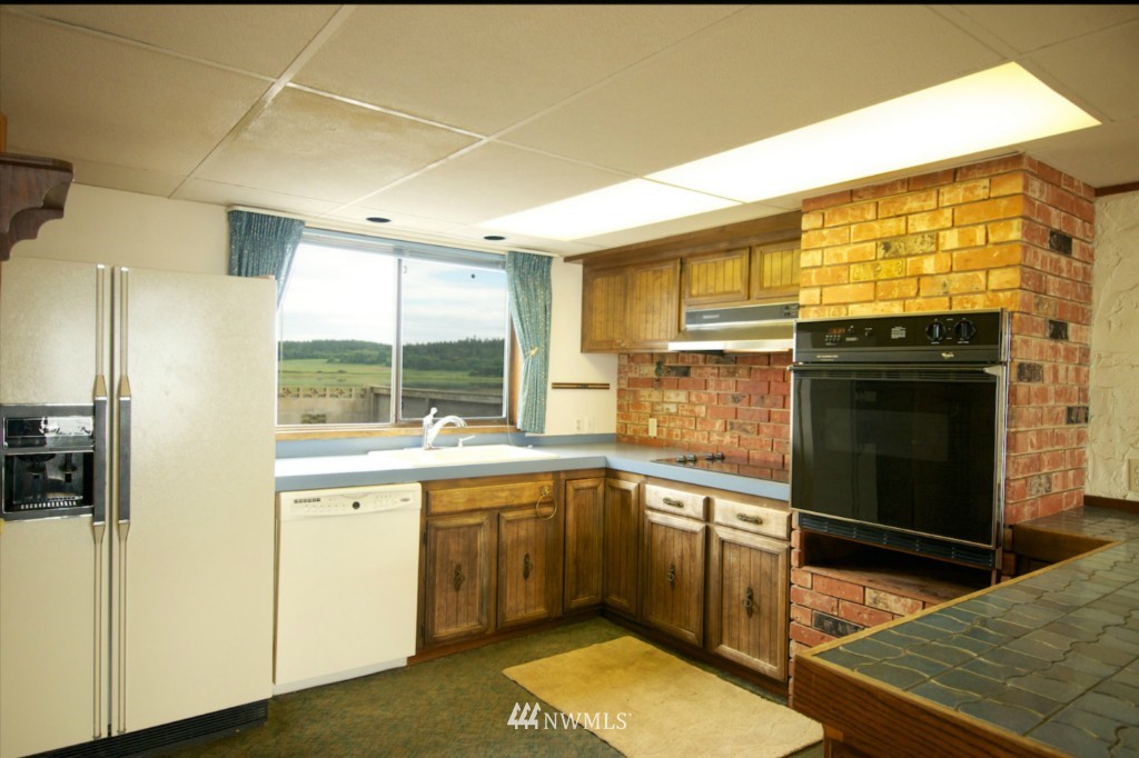 2621 West Beach Road Oak Harbor, WA 98277 - Photo 11 of 22 Gallery Image 11