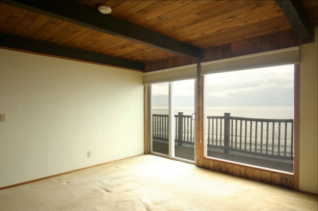 2621 West Beach Road Oak Harbor, WA 98277 - Photo 16 of 22 Gallery Image 16